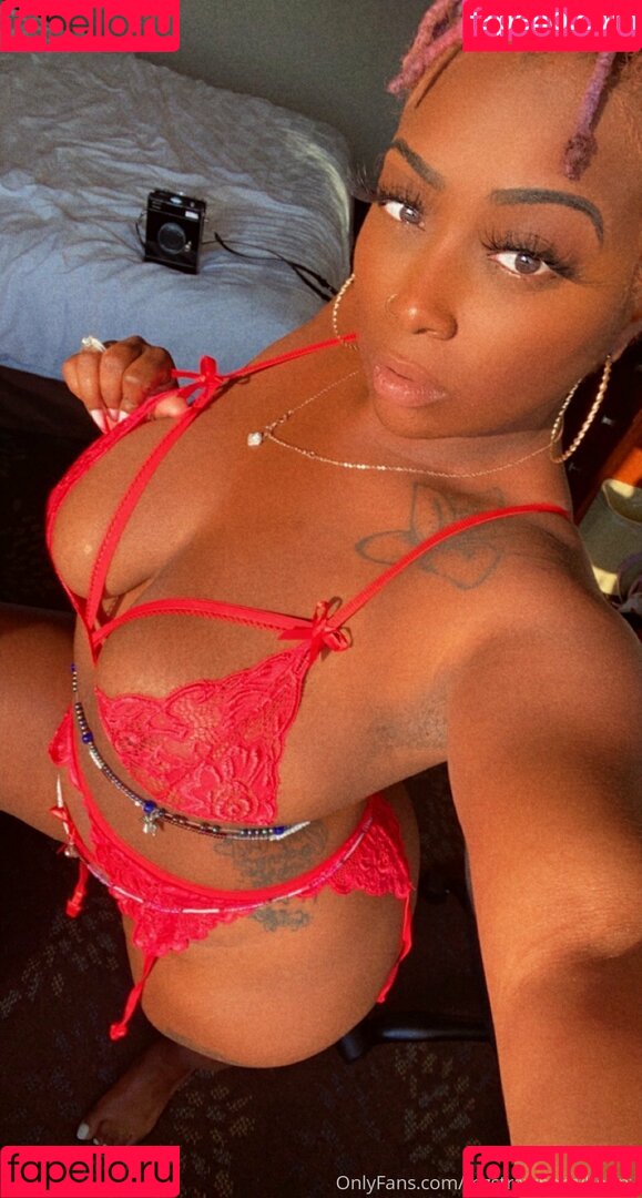 mzstrawberryhenny Onlyfans Photo Gallery 