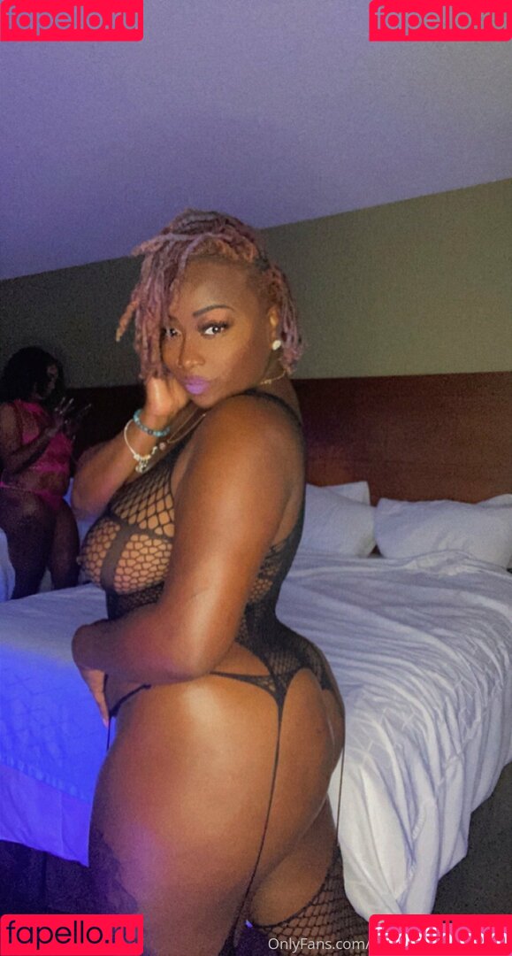 mzstrawberryhenny Onlyfans Photo Gallery 