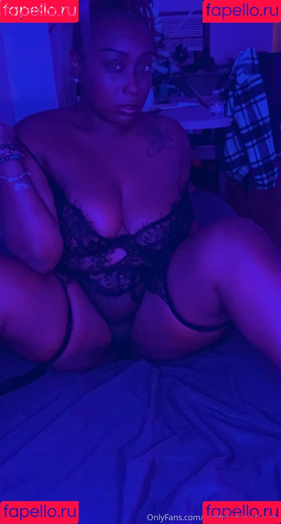 mzstrawberryhenny Onlyfans Photo Gallery 