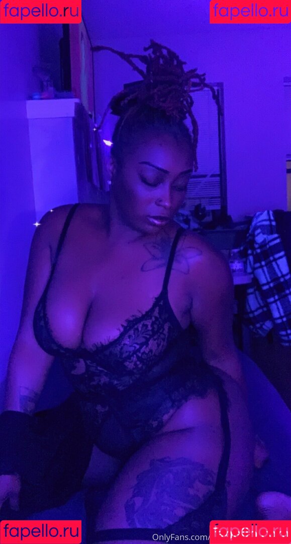 mzstrawberryhenny Onlyfans Photo Gallery 