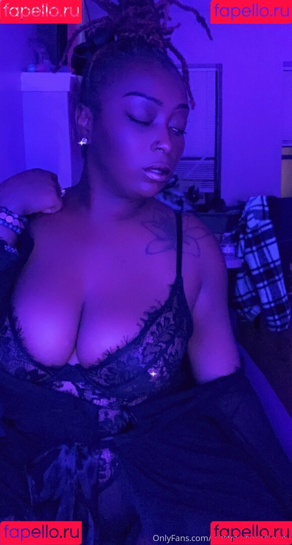 mzstrawberryhenny Onlyfans Photo Gallery 