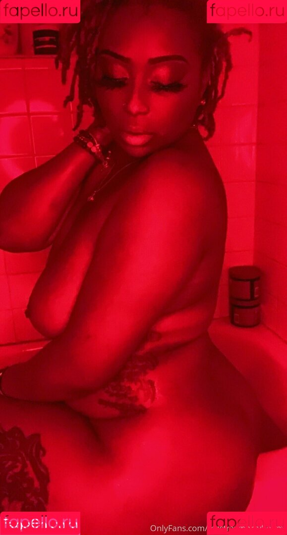 mzstrawberryhenny Onlyfans Photo Gallery 
