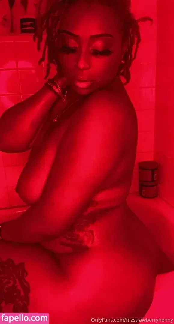 mzstrawberryhenny Onlyfans Photo Gallery 