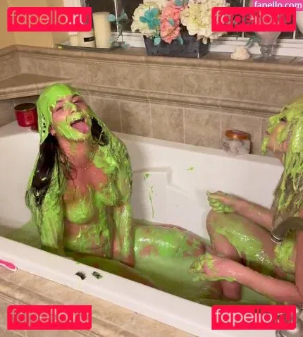 Zoe Wild XX Onlyfans Photo Gallery 