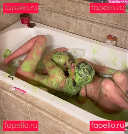 Zoe Wild XX Onlyfans Photo Gallery 