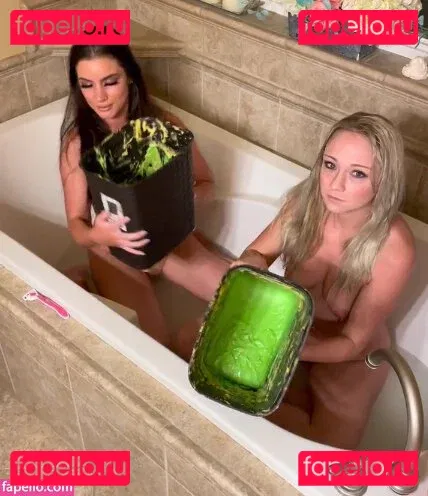 Zoe Wild XX Onlyfans Photo Gallery 