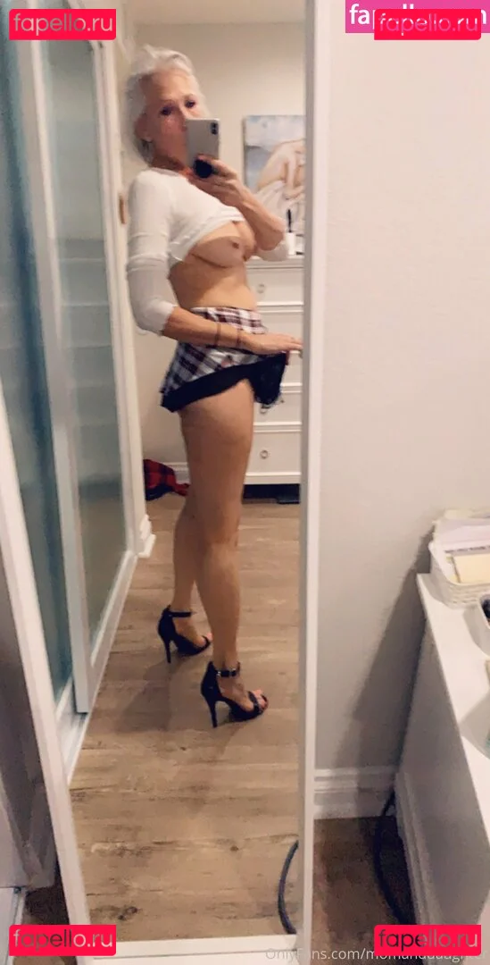 momanddaughter Onlyfans Photo Gallery 