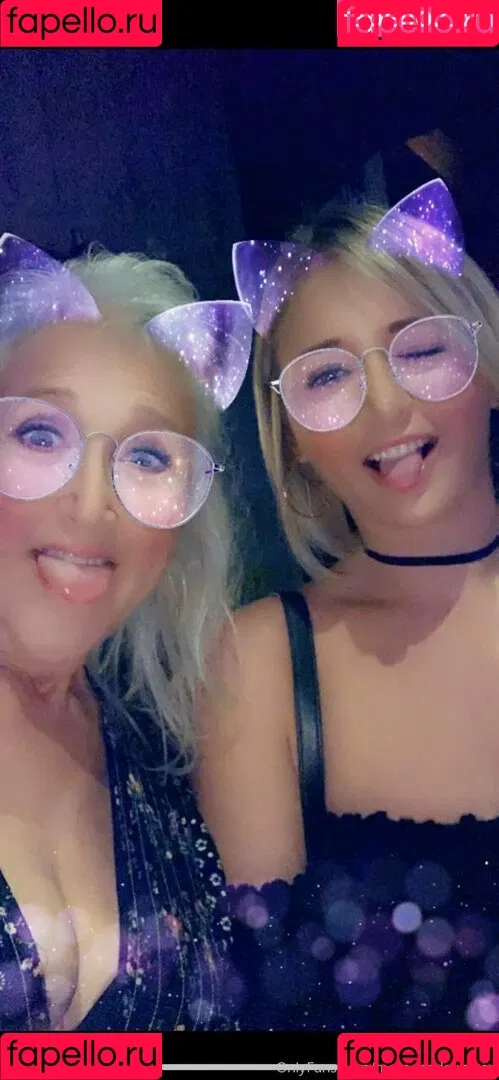 momanddaughter Onlyfans Photo Gallery 