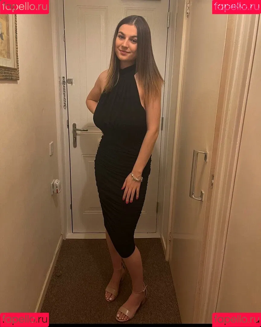 Chloe Louise Thomas Onlyfans Photo Gallery 