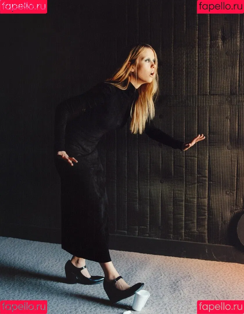 Mia Goth Onlyfans Photo Gallery 