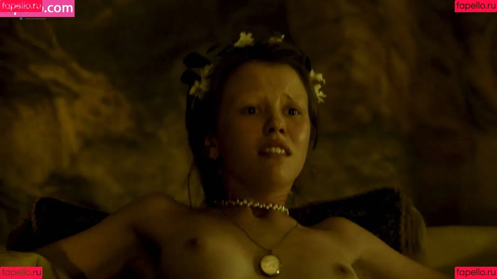 Mia Goth Onlyfans Photo Gallery 
