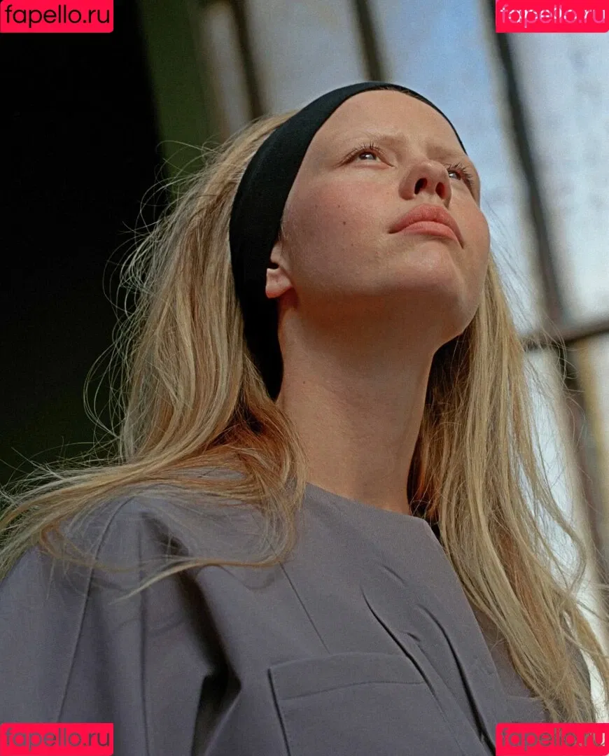 Mia Goth Onlyfans Photo Gallery 