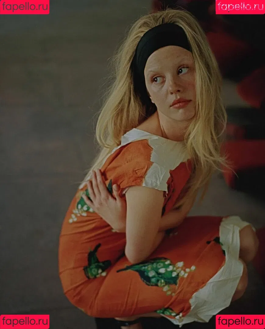 Mia Goth Onlyfans Photo Gallery 