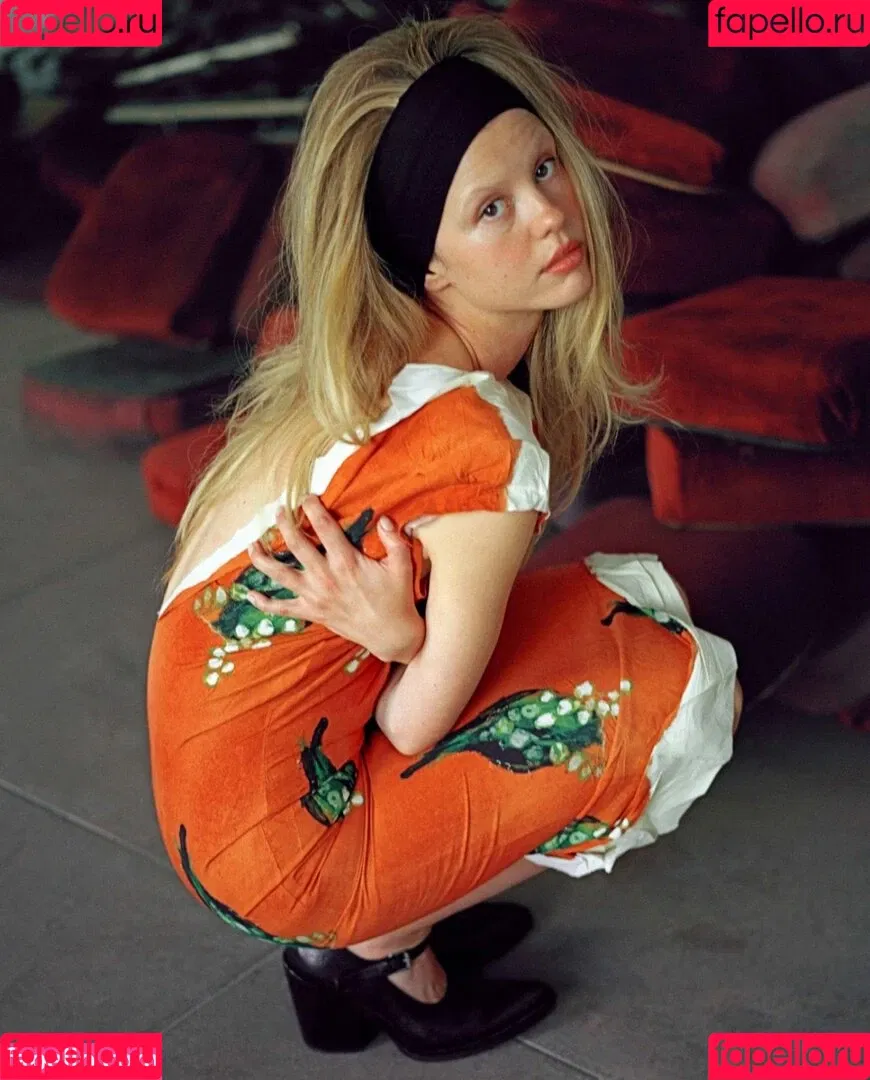 Mia Goth Onlyfans Photo Gallery 