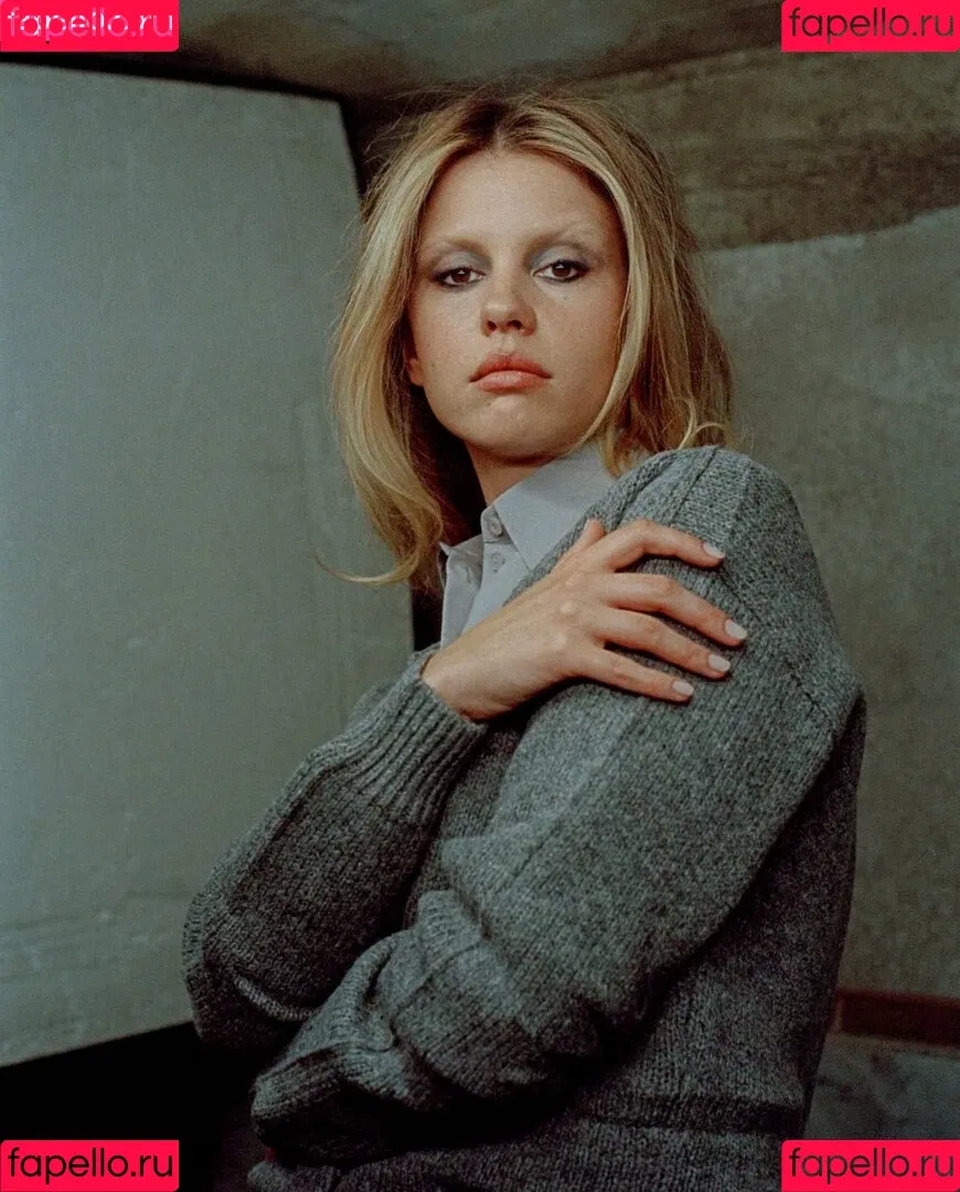 Mia Goth Onlyfans Photo Gallery 