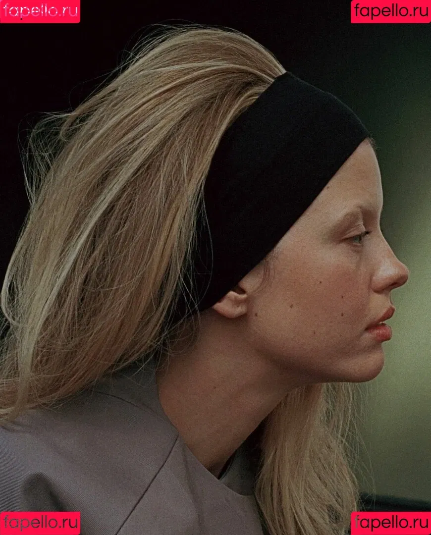 Mia Goth Onlyfans Photo Gallery 