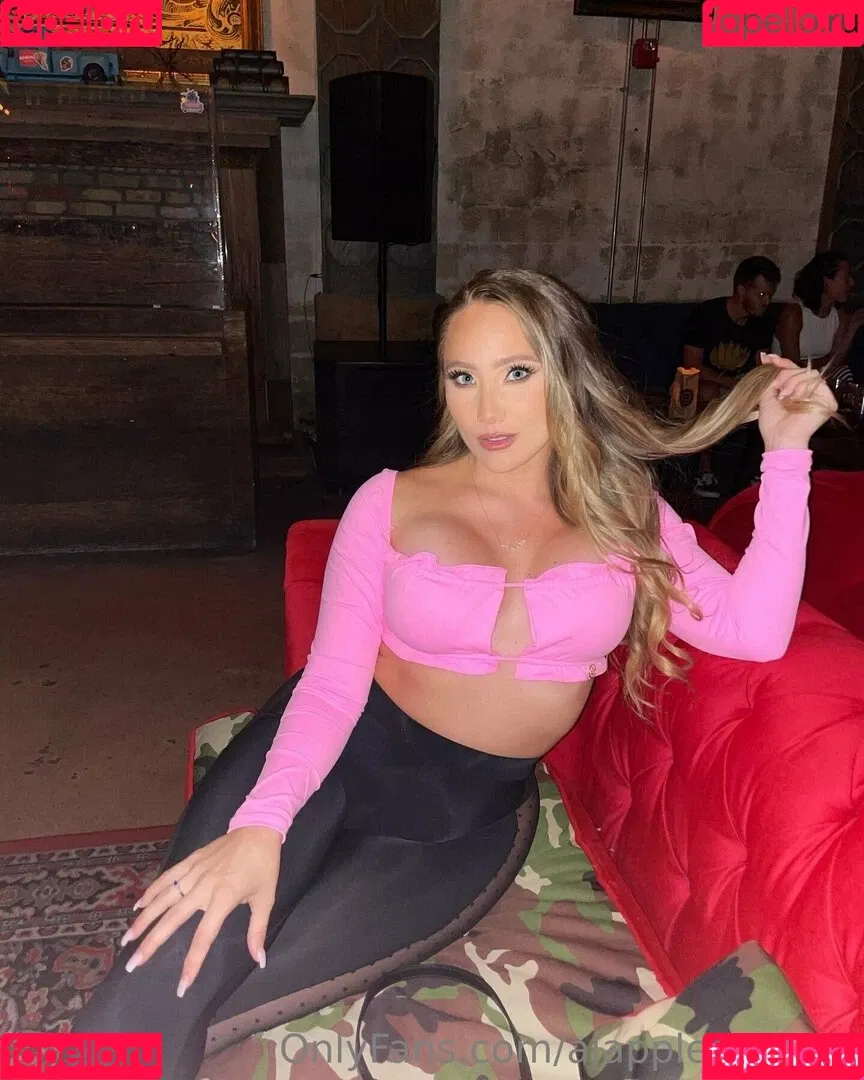 ajapplegatevip Onlyfans Photo Gallery 