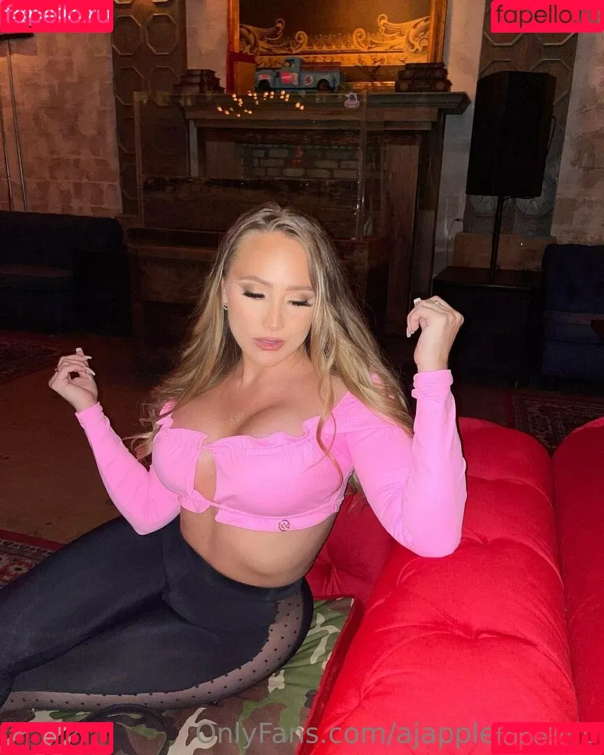 ajapplegatevip Onlyfans Photo Gallery 