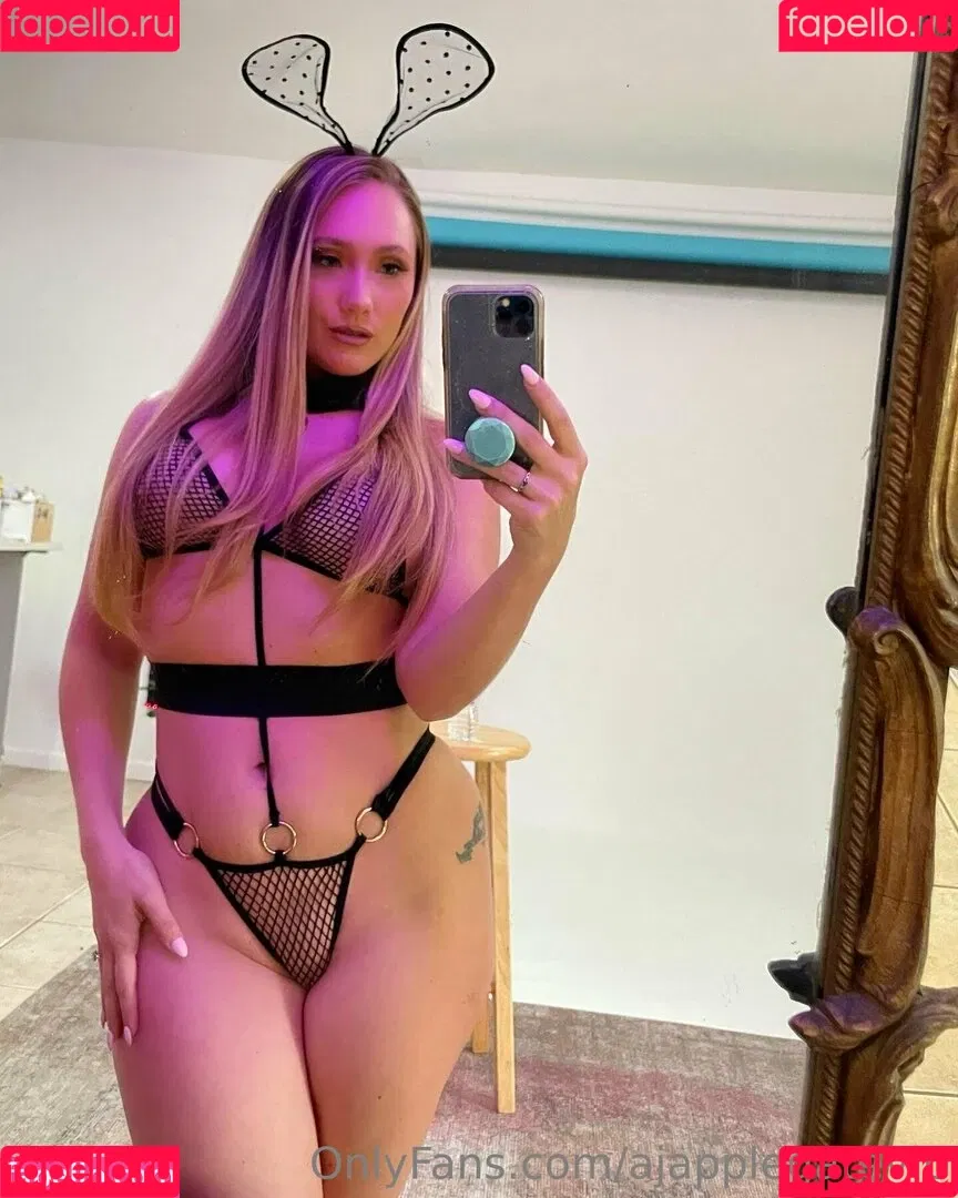 ajapplegatevip Onlyfans Photo Gallery 