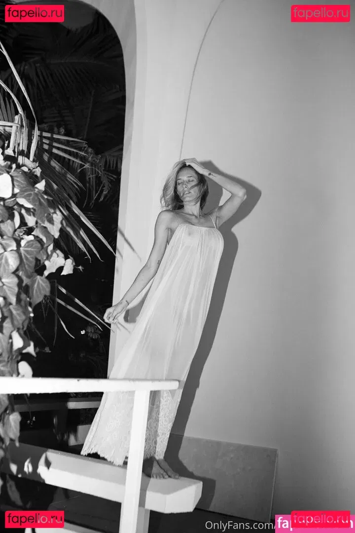 Nataliemaeyoga Onlyfans Photo Gallery 