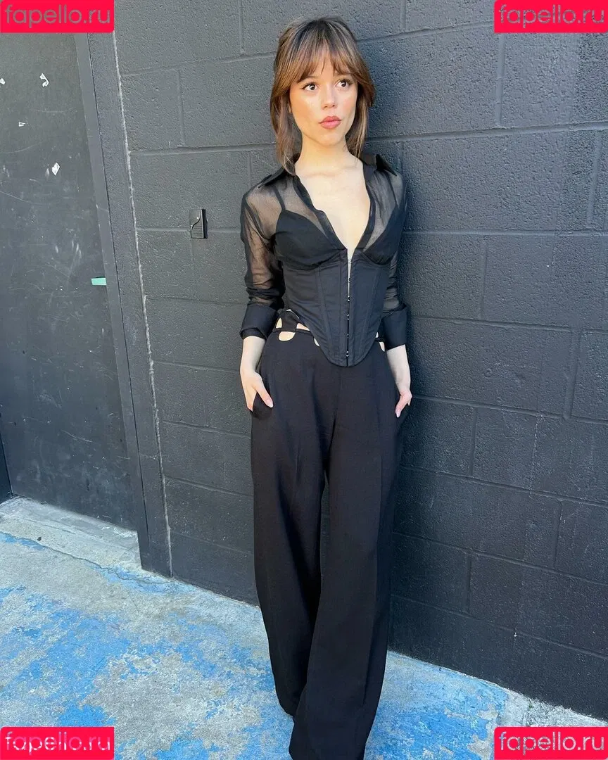 Jenna Ortega Onlyfans Photo Gallery 