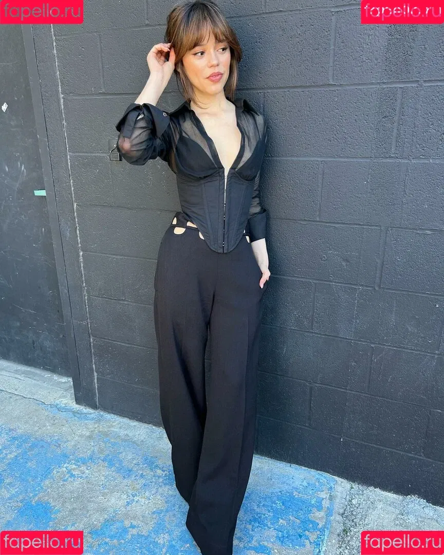 Jenna Ortega Onlyfans Photo Gallery 