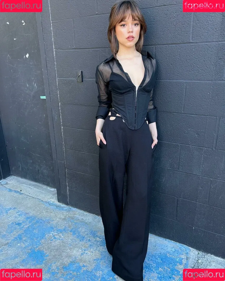 Jenna Ortega Onlyfans Photo Gallery 