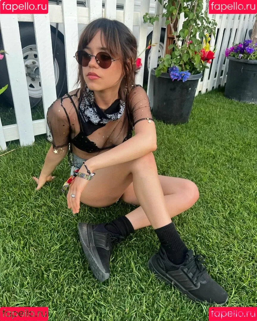 Jenna Ortega Onlyfans Photo Gallery 