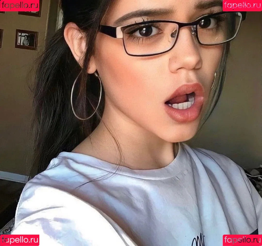 Jenna Ortega Onlyfans Photo Gallery 