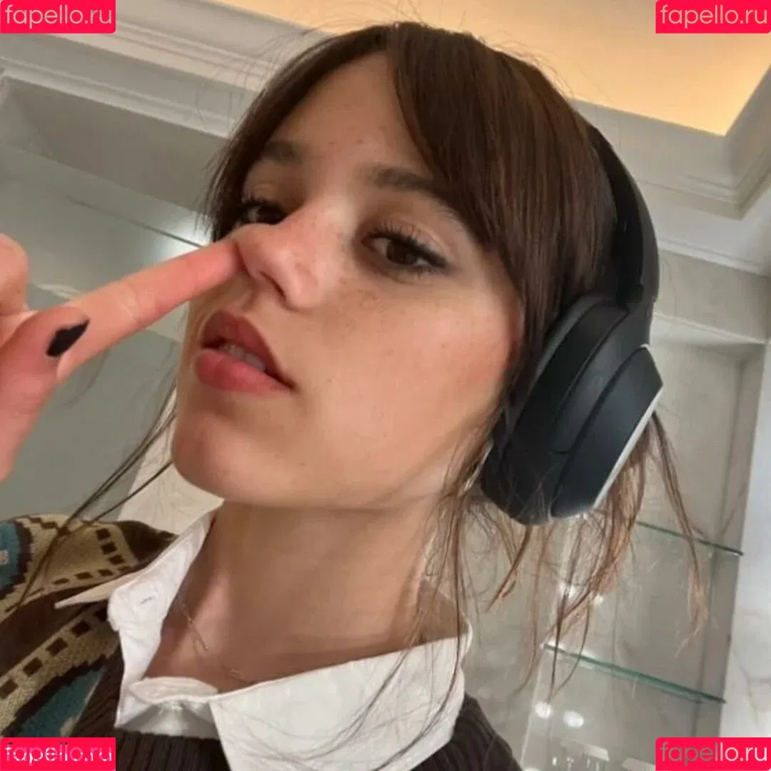 Jenna Ortega Onlyfans Photo Gallery 