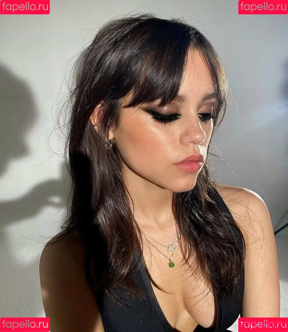Jenna Ortega Onlyfans Photo Gallery 