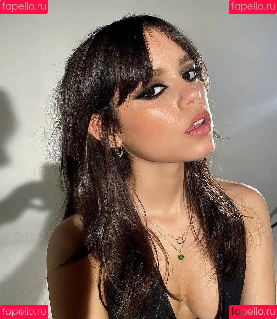 Jenna Ortega Onlyfans Photo Gallery 