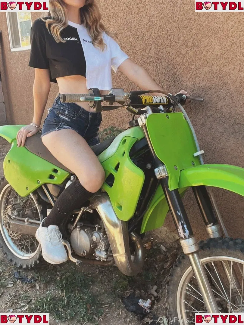 littletastey Onlyfans Photo Gallery 