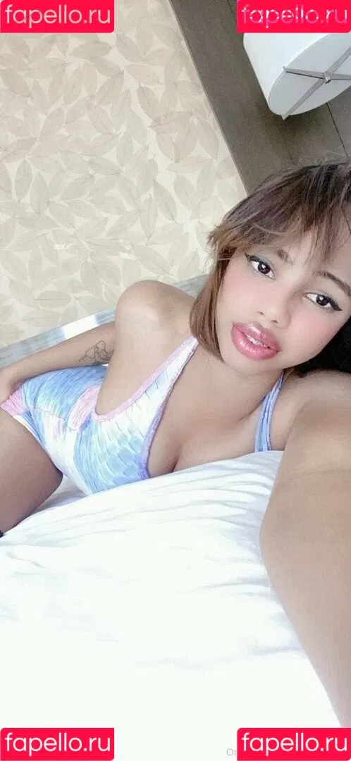 yourwaifoo Onlyfans Photo Gallery 
