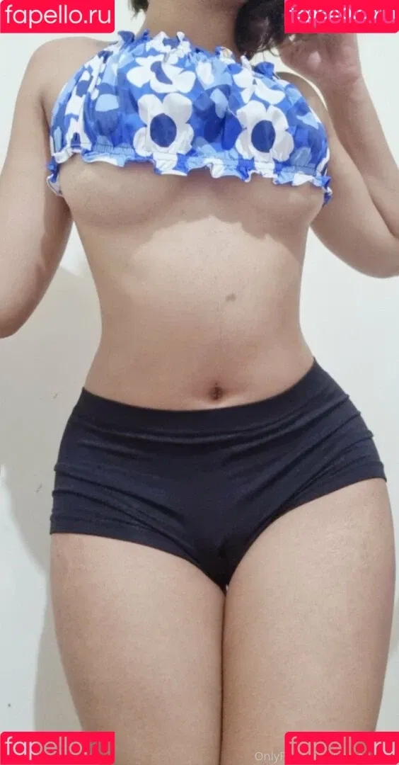 yourwaifoo Onlyfans Photo Gallery 