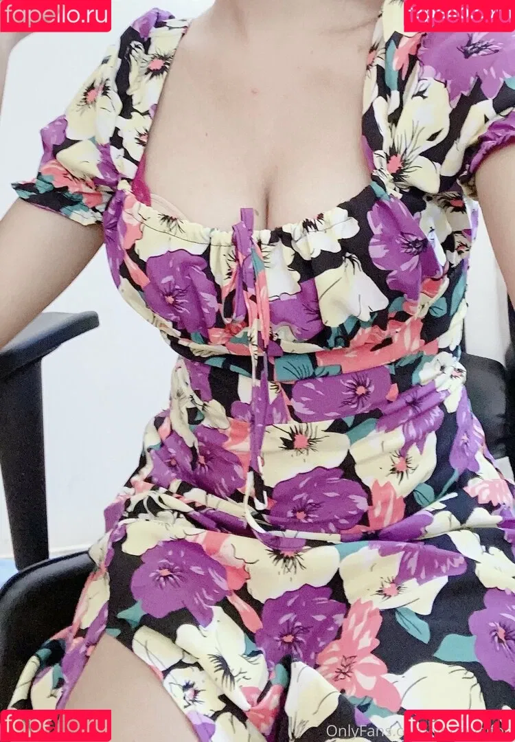 yourwaifoo Onlyfans Photo Gallery 