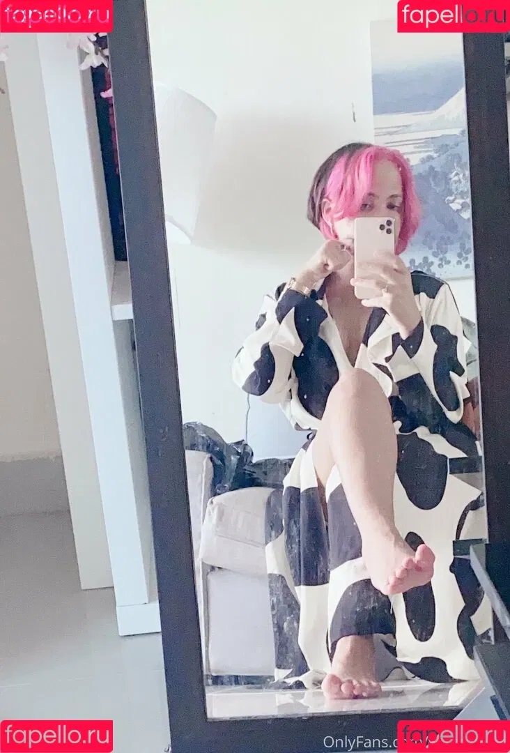 yourwaifoo Onlyfans Photo Gallery 