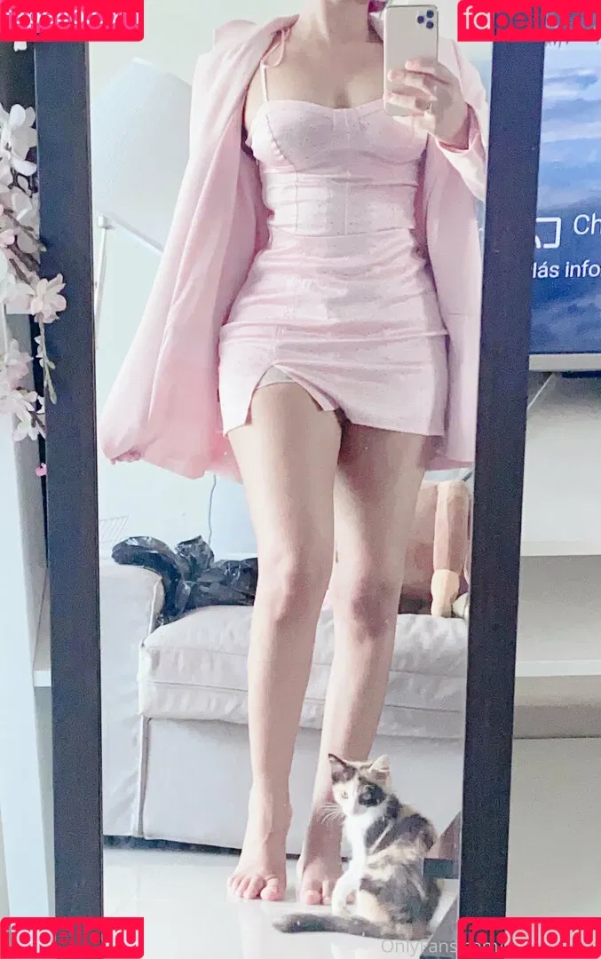 yourwaifoo Onlyfans Photo Gallery 