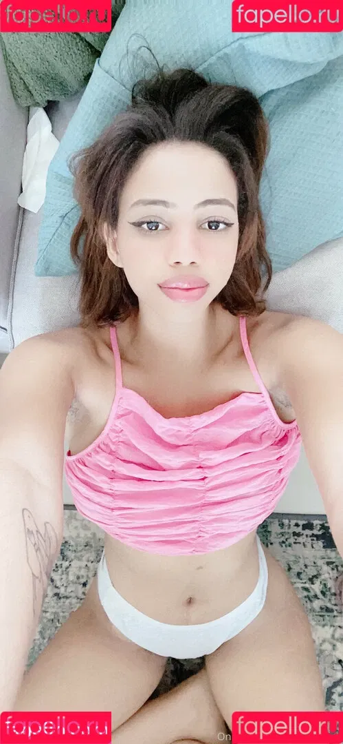 yourwaifoo Onlyfans Photo Gallery 