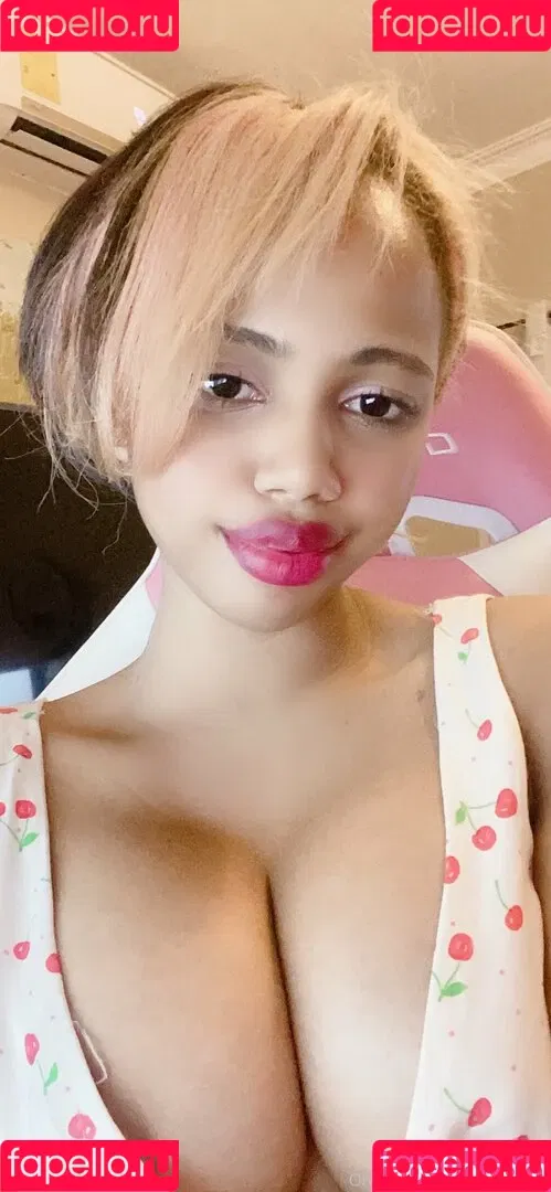 yourwaifoo Onlyfans Photo Gallery 