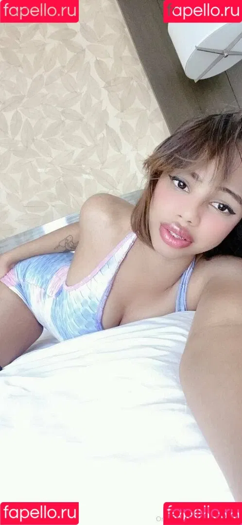 yourwaifoo Onlyfans Photo Gallery 