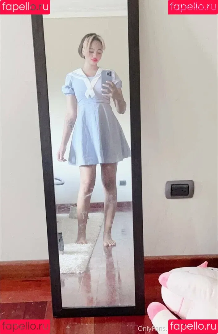 yourwaifoo Onlyfans Photo Gallery 