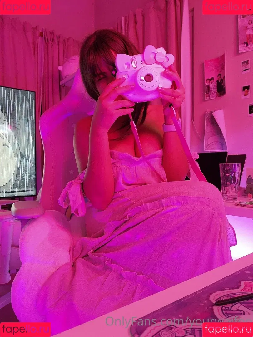 yourwaifoo Onlyfans Photo Gallery 