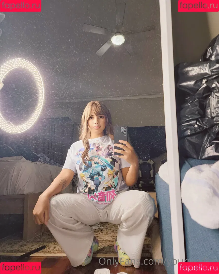 yourwaifoo Onlyfans Photo Gallery 