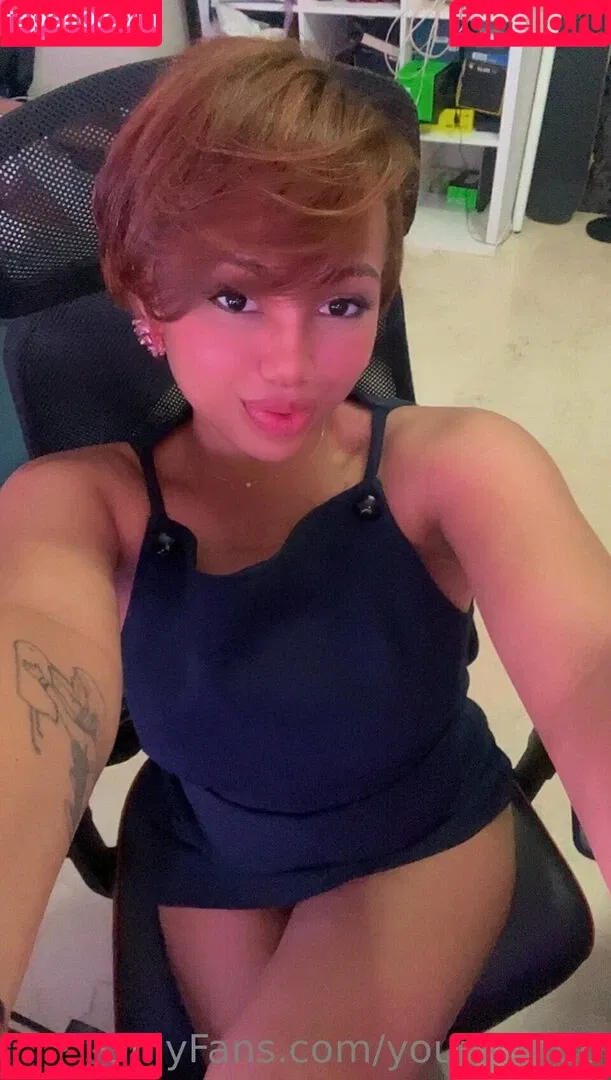 yourwaifoo Onlyfans Photo Gallery 