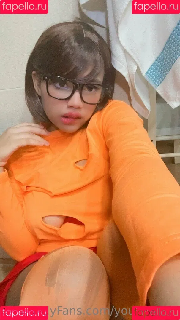 yourwaifoo Onlyfans Photo Gallery 