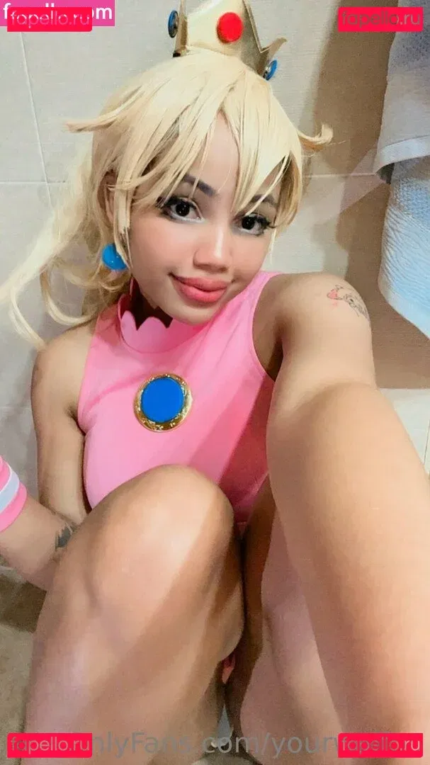 yourwaifoo Onlyfans Photo Gallery 