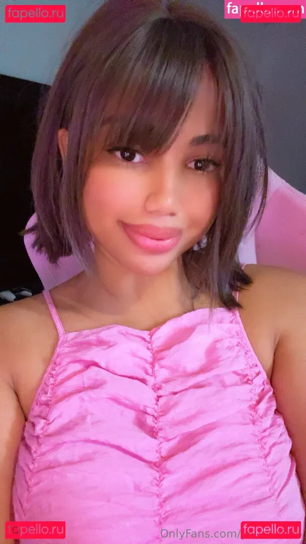 yourwaifoo Onlyfans Photo Gallery 