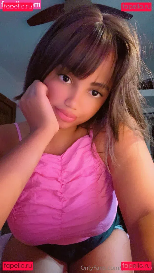 yourwaifoo Onlyfans Photo Gallery 