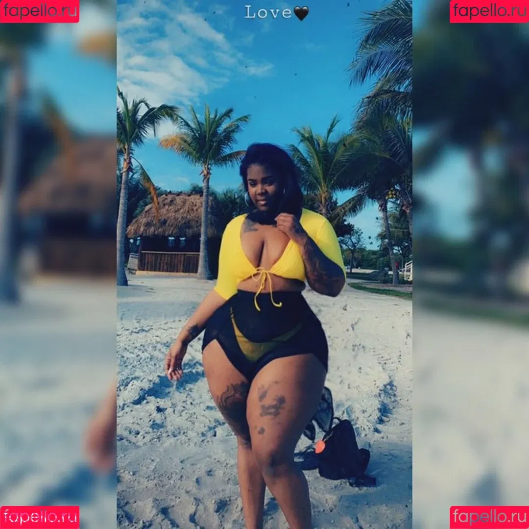 Krissylovesroses Onlyfans Photo Gallery 